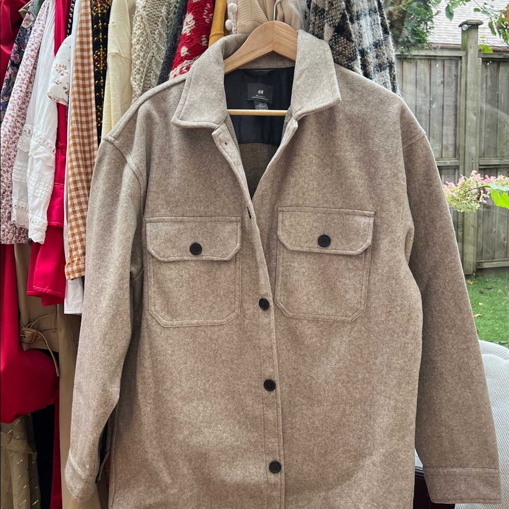 H&M Relaxed Fit Shaket Size L